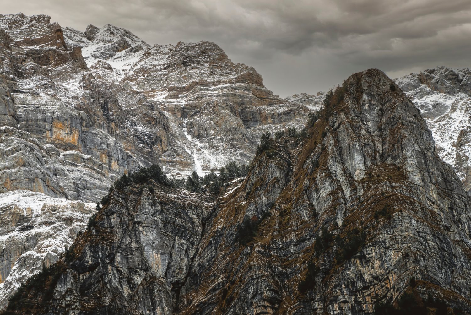 mountains forming a triangle landscape photography composition